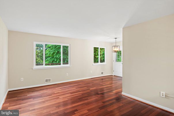 Empty room, Interior, Pendant Lights, Wood Texture Flooring