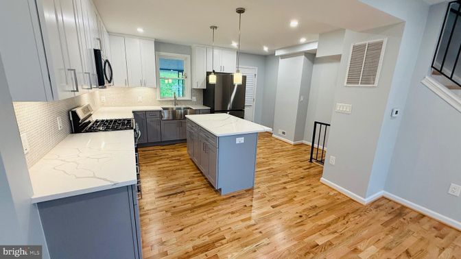 Interior, Kitchen, Pendant Lights, Recessed Lighting, Wood Texture Flooring