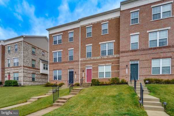 Exterior, Facade, Brick Facade, Rowhouse
