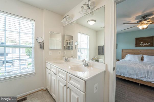 Bathroom, Bedroom, Dual Sink Vanities, Interior