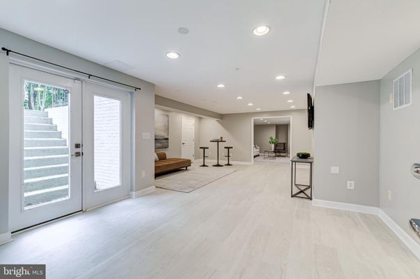 Fitness Equipment, Interior, Recessed Lighting, Wood Texture Flooring