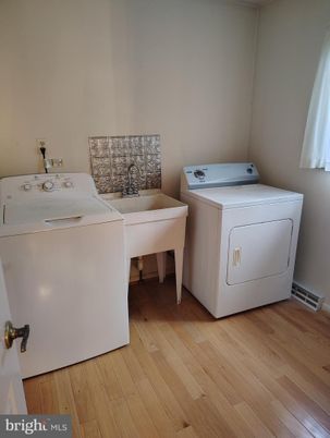 Interior, Washer, Wood Texture Flooring