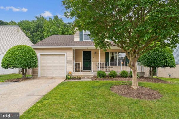 Attached, Exterior, Facade, Ranch