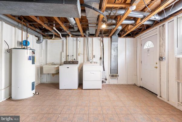 Interior, Washer, Wooden Beams, Wooden Ceilings