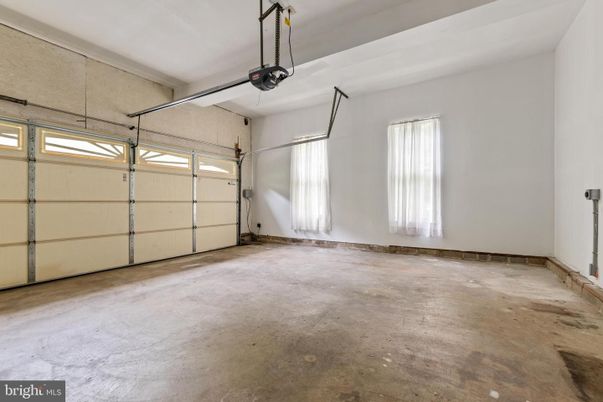 Garage, Interior