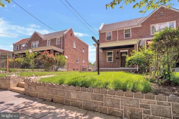 Exterior, Facade, Brick Facade, Queen Anne Victorian