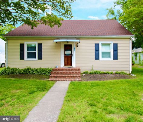 Exterior, Facade, Cape Cod