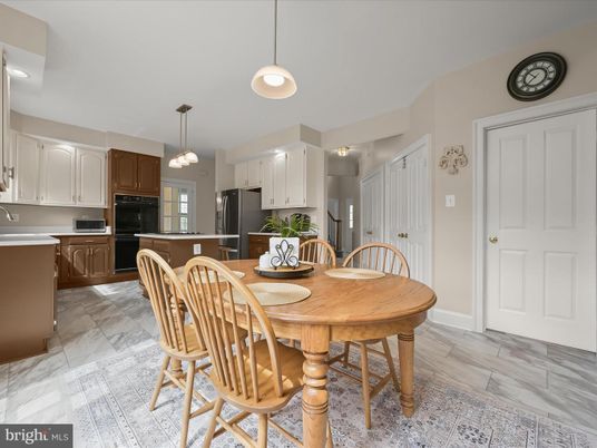 Dining room, Interior, Kitchen, Marble, Pendant Lights