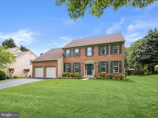 Attached, Backyard, Exterior, Facade, Brick Facade, Georgian