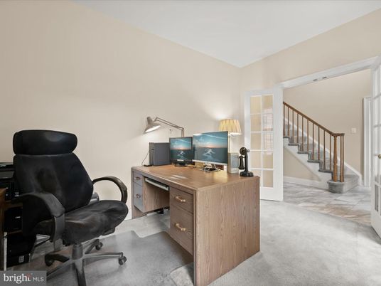 Home Office, Interior