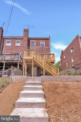 Exterior, Facade, Brick Facade, Rowhouse