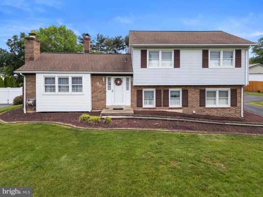 Exterior, Facade, Brick Facade, Split Level