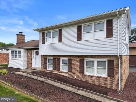 Exterior, Facade, Brick Facade, Split Level