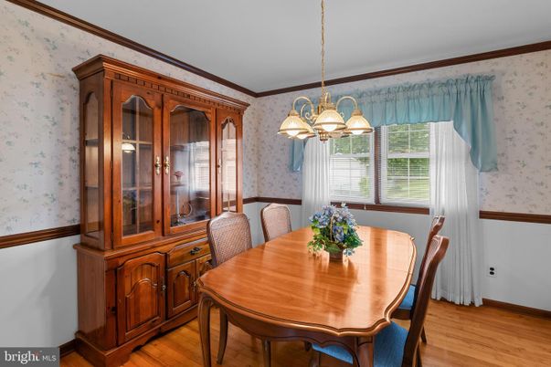 Chandelier, Dining room, Interior, Pendant Lights, Wood Texture Flooring