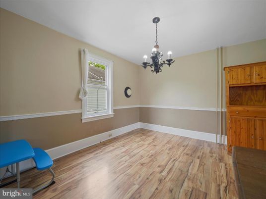 Chandelier, Empty room, Interior, Wood Texture Flooring