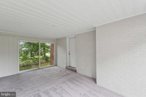 Empty room, Interior