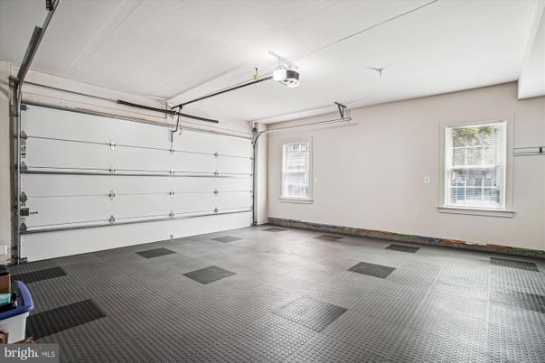 Garage, Interior