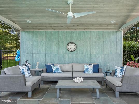 Exterior, Living room