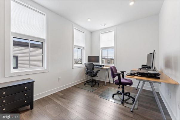 Home Office, Interior, Recessed Lighting, Wood Texture Flooring