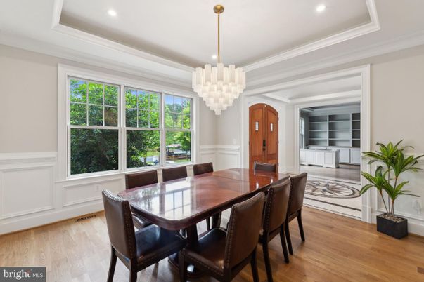 Chandelier, Dining room, Interior, Recessed Lighting, Wood Texture Flooring