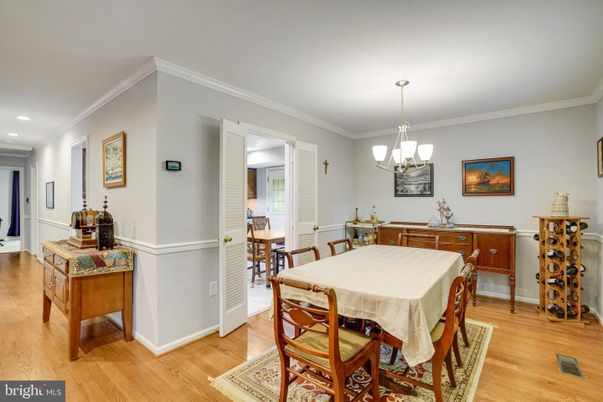 Chandelier, Dining room, Interior, Pendant Lights, Recessed Lighting, Wood Texture Flooring
