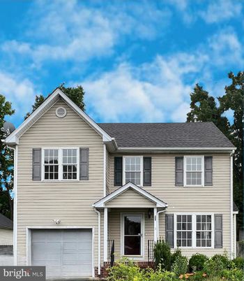Attached, Exterior, Facade, Split Level