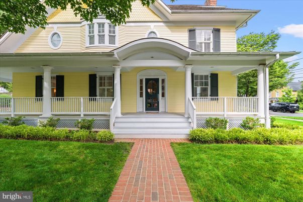 Exterior, Facade, Queen Anne Victorian