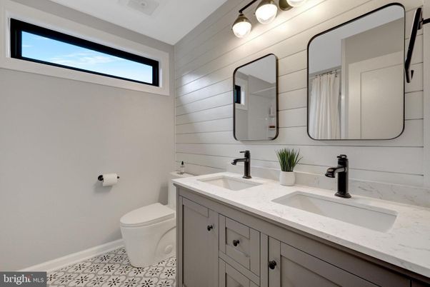 Bathroom, Dual Sink Vanities, Interior