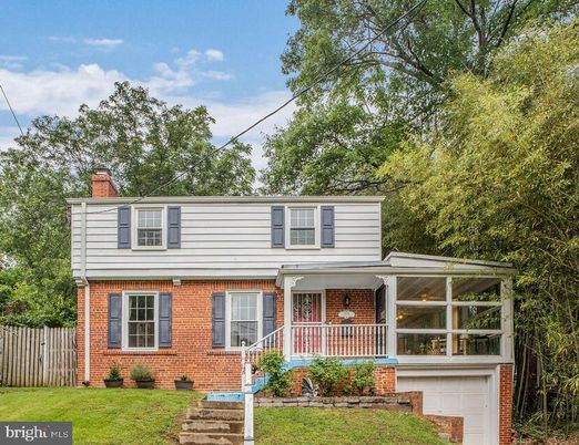 Exterior, Facade, Brick Facade, American Foursquare