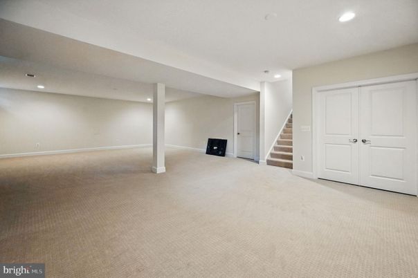 Empty room, Interior, Recessed Lighting