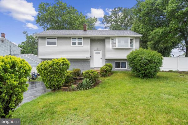 Backyard, Exterior, Facade, Raised Ranch