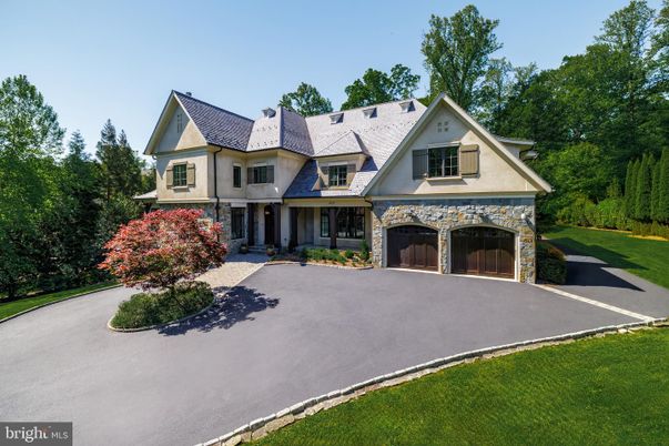 Attached, Exterior, Facade, Farmhouse