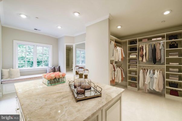 Interior, Living room, Recessed Lighting, Walk-in Closets