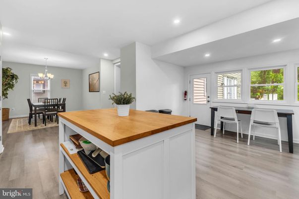 Chandelier, Dining room, Interior, Recessed Lighting, Wood Texture Flooring