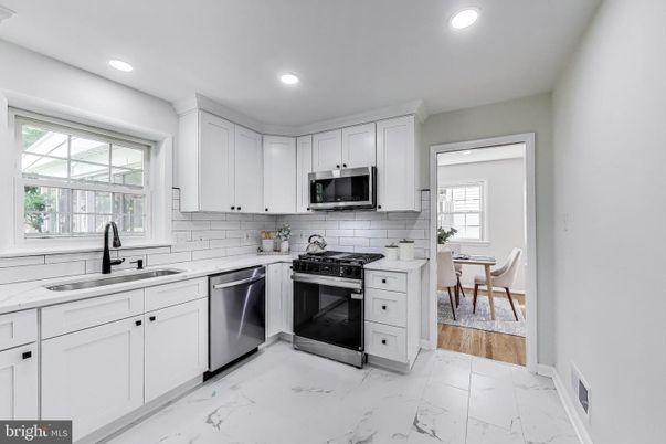 Dining room, Interior, Kitchen, Marble, Recessed Lighting, Stainless Steel Appliances
