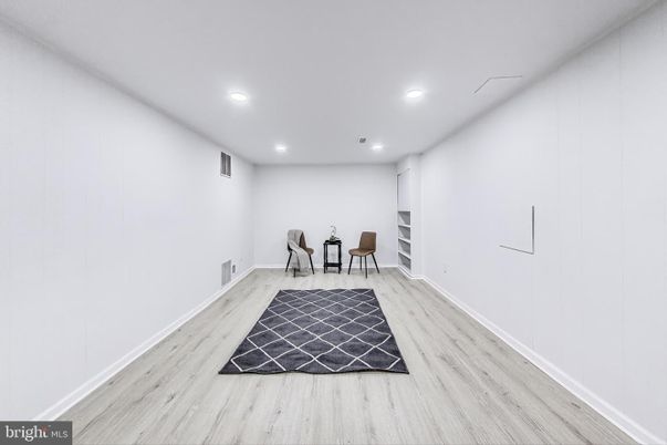 Empty room, Interior, Recessed Lighting, Wood Texture Flooring