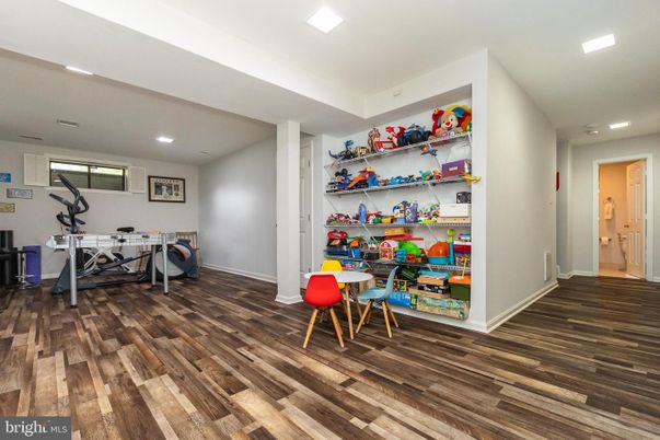 Fitness Equipment, Interior, Recessed Lighting, Wood Texture Flooring