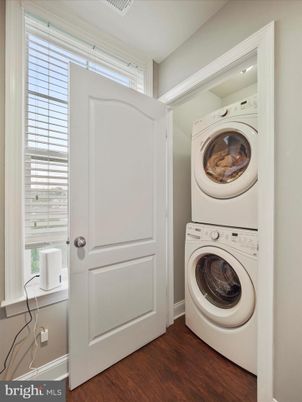 Interior, Utility Closets, Washer, Wood Texture Flooring