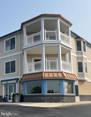 Exterior, Facade, Rowhouse