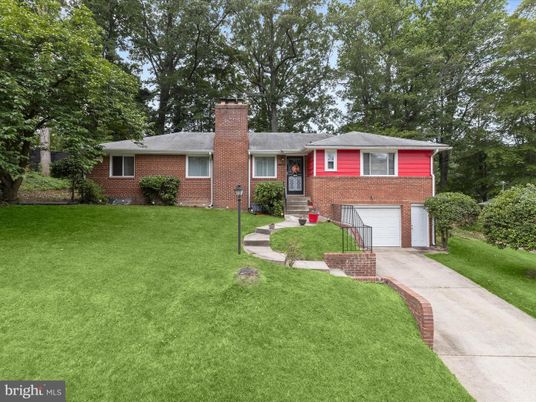 Attached, Exterior, Facade, Brick Facade, Split Level