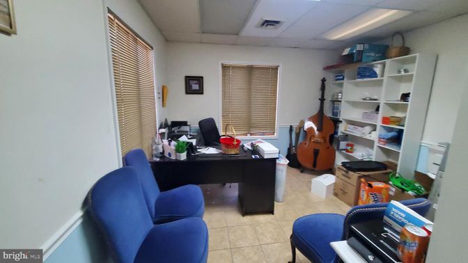 Home Office, Interior