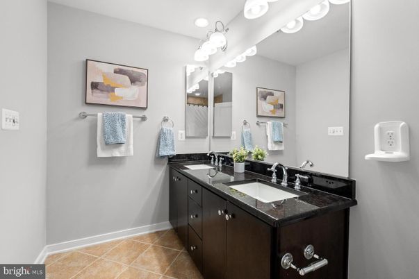Bathroom, Dual Sink Vanities, Interior, Recessed Lighting