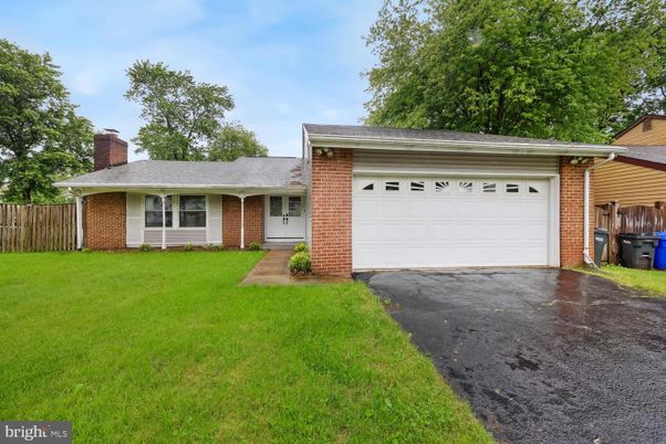 Attached, Exterior, Facade, Brick Facade, Ranch