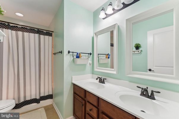 Bathroom, Dual Sink Vanities, Interior, Recessed Lighting