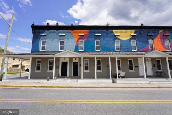 Exterior, Facade, Georgian
