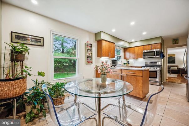 Dining room, Interior, Kitchen, Recessed Lighting, Stainless Steel Appliances