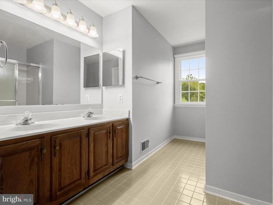 Bathroom, Dual Sink Vanities, Interior