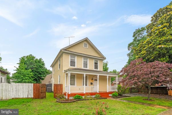 Backyard, Exterior, Facade, Queen Anne Victorian