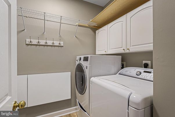 Interior, Washer, Wood Texture Flooring