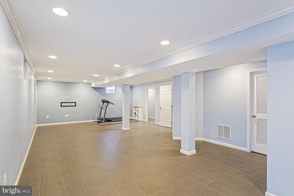 Fitness Equipment, Interior, Recessed Lighting, Wood Texture Flooring